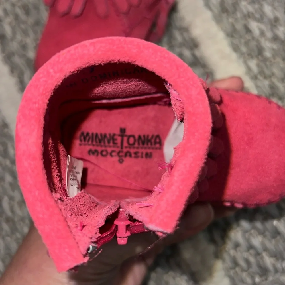 Authentic New in Box, Minnetonka Double Fringe Side Zip Boot infant Pink